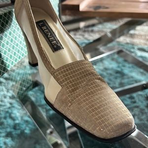 Gorgeous Vintage J. Renee pumps .. beige and gold - they are awesome